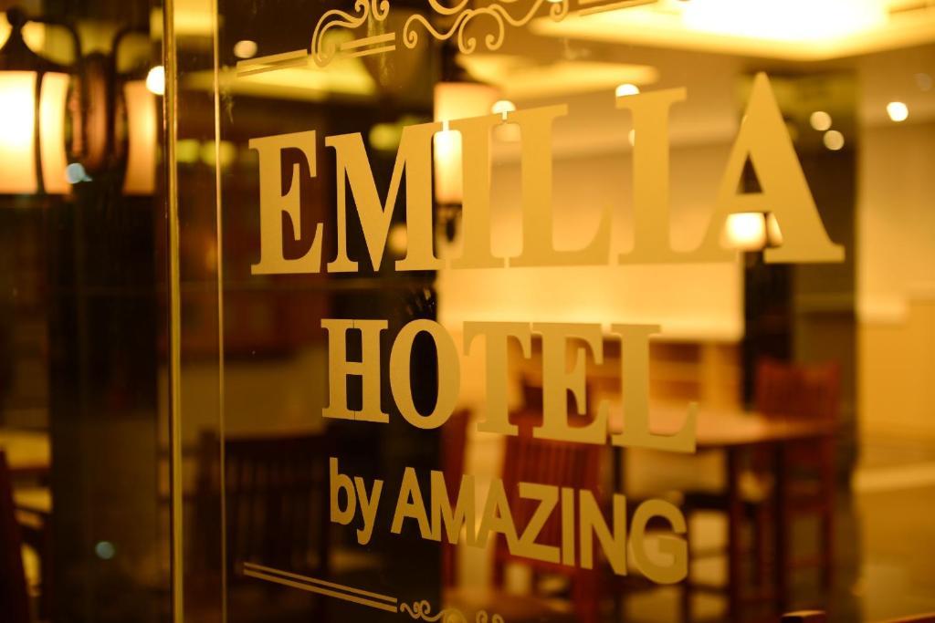 Emilia Hotel By Amazing - Палембанг Экстерьер фото